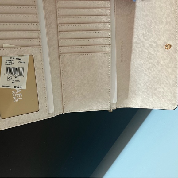 Michael Kors Wallet - Picture 3 of 3